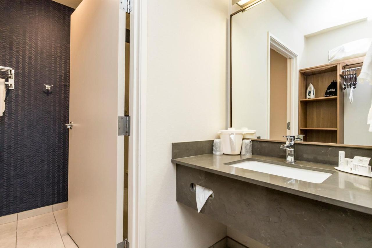 Fairfield Hotel