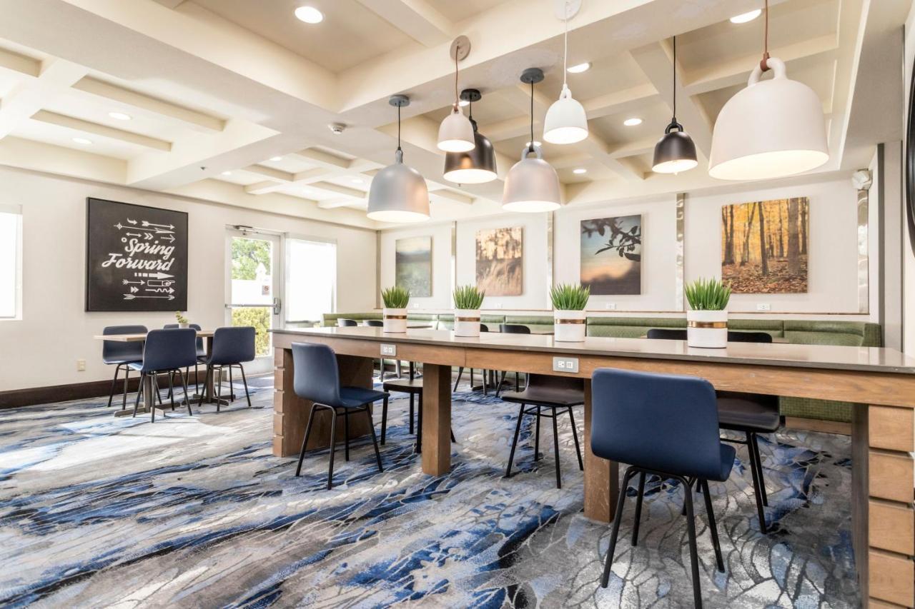 Fairfield Hotel 3*